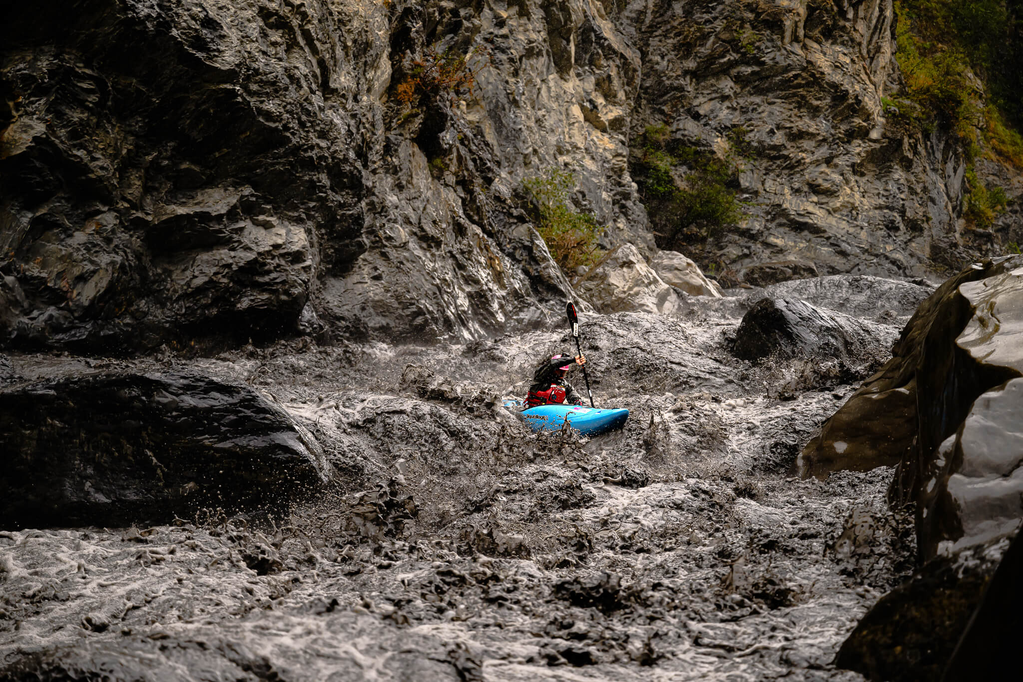 ubayak-01-eric-deguil-brown-water-gorge-by-cedric-eyma Éric Deguil alone in brown high water at the bottom of the Ubaye gorge.